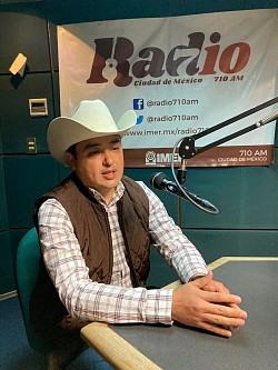 En la 710 am